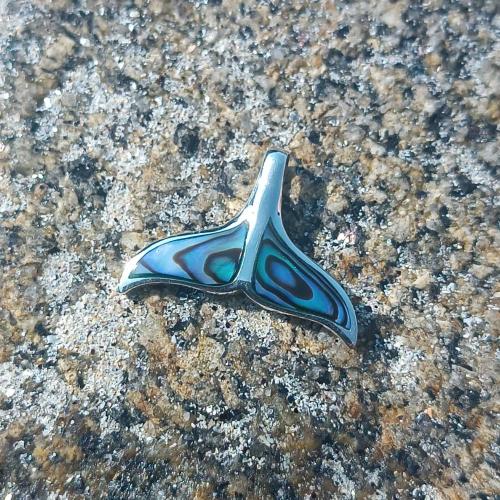 Mother-of-pearl Whale tail pendant Abalone - Model M